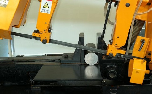 修水数控带锯床自动送料精度会出现偏差吗？