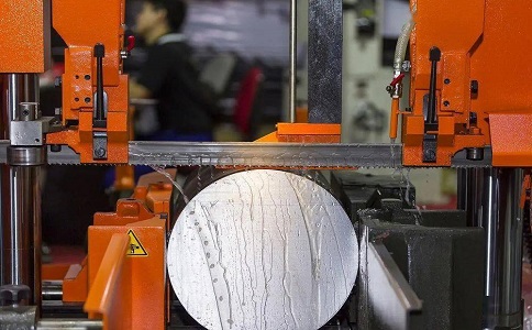 修水立式金属带锯床切削出现跑带故障解决方法！